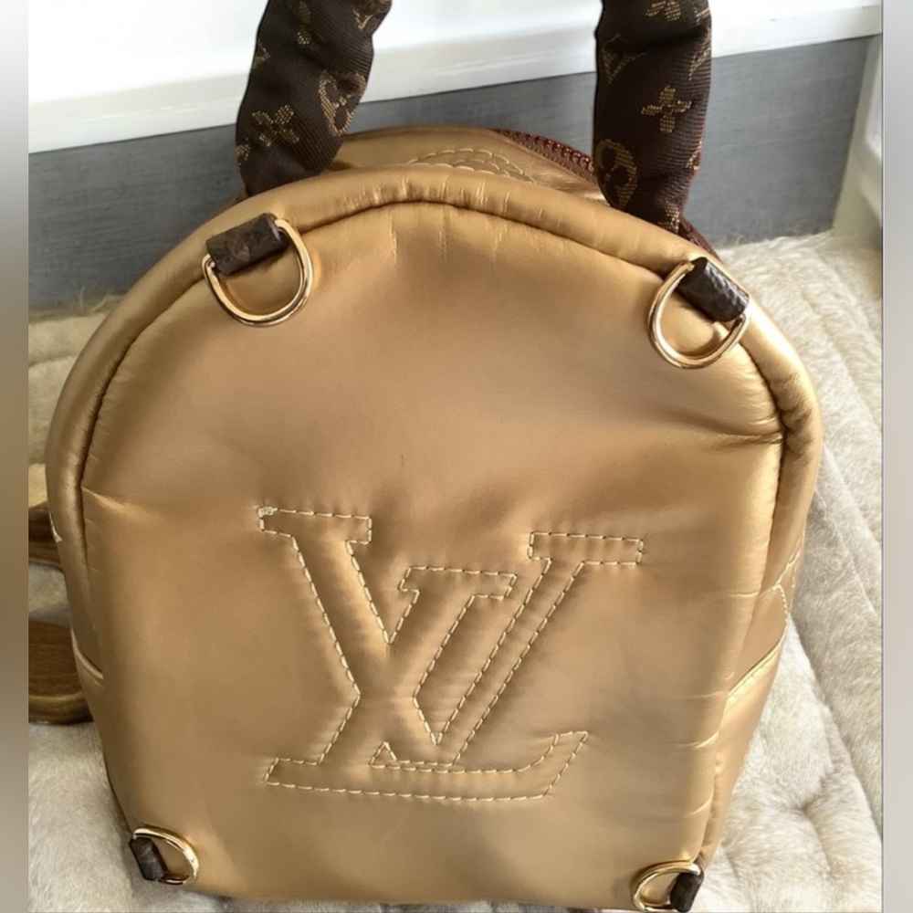 Gold /Brown mini Backpack
Experience luxury backpack - Picture 2 of 3